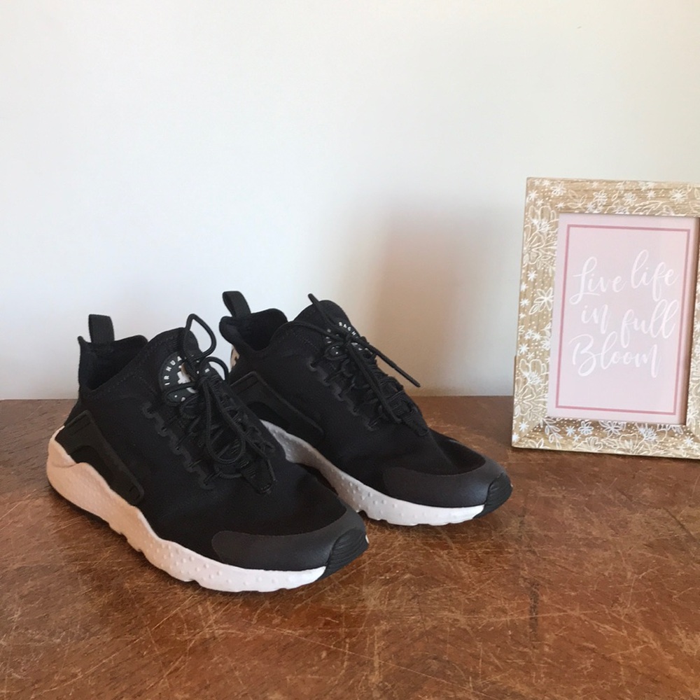 Nike Huarache Black 7.5